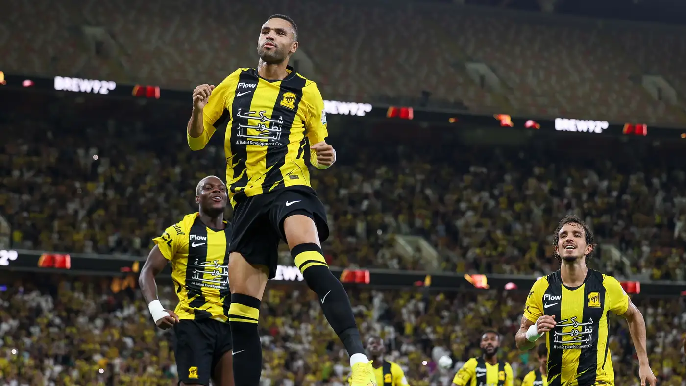 خبير تحكيمي يفجر مفاجأة بشأن مباراة الاتحاد والاتفاق
