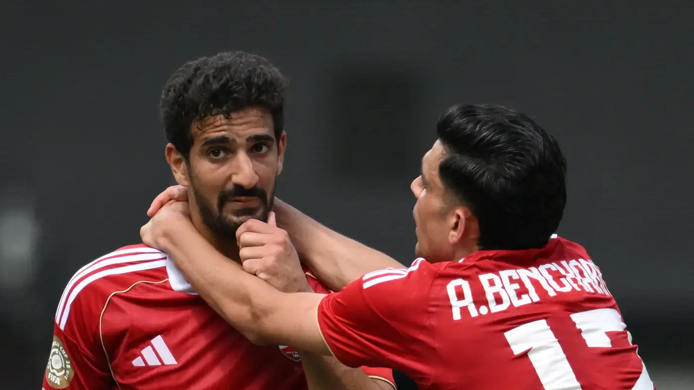 بن رمضان يكشف تفاصيل كاد أن ينهي حياة لاعبي الأهلي