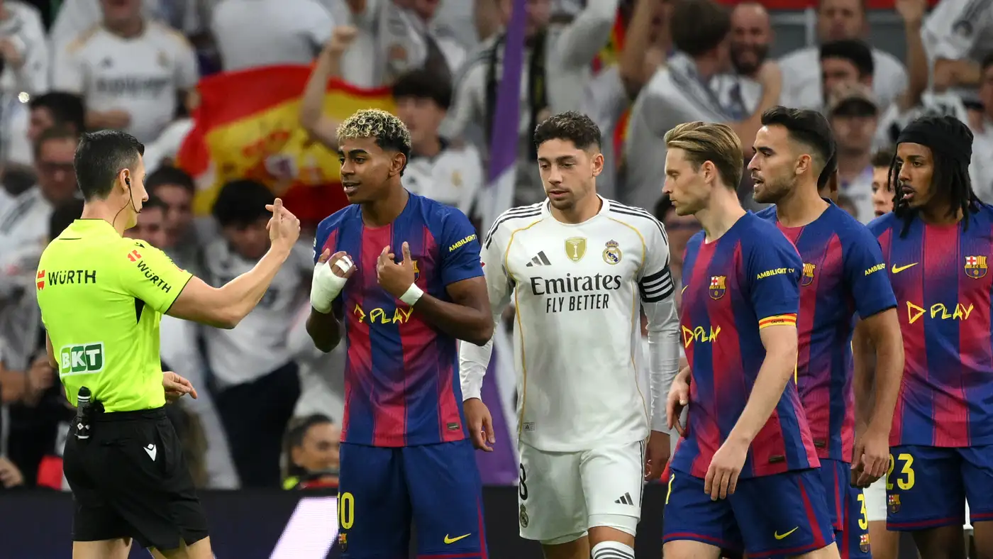 قناة ريال مدريد تضغط مبكراً على تحكيم الكلاسيكو