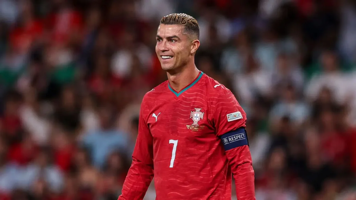 لماذا غادر رونالدو معسكر البرتغال؟ صديقه يكشف التفاصيل