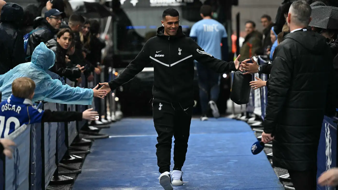 لماذا يبتعد بيدرو بورو عن ريال مدريد وبرشلونة؟