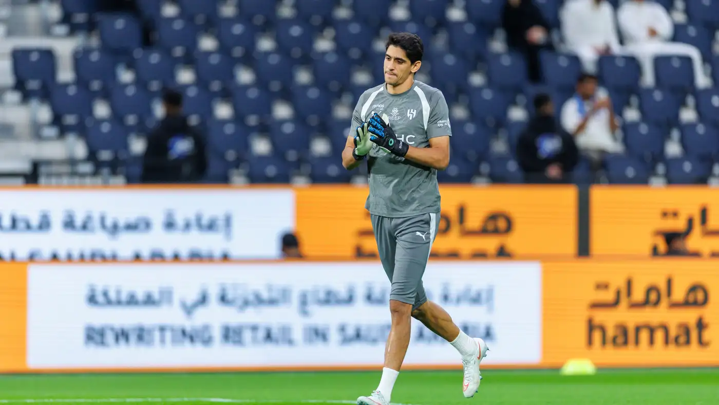 مطالب بإجلاس ياسين بونو على مقاعد البدلاء
