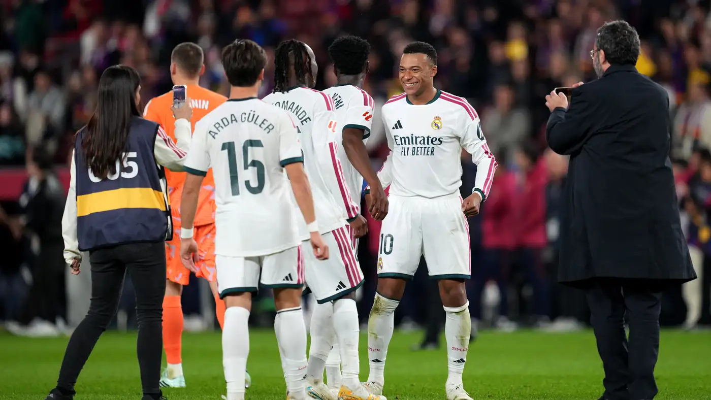 كواليس واحتفالات لاعبي ريال مدريد بعد الفوز على برشلونة