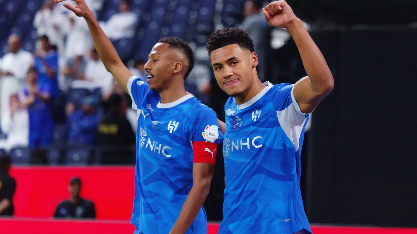 الهلال يسقط الفتح ويعود لقمة دوري روشن
