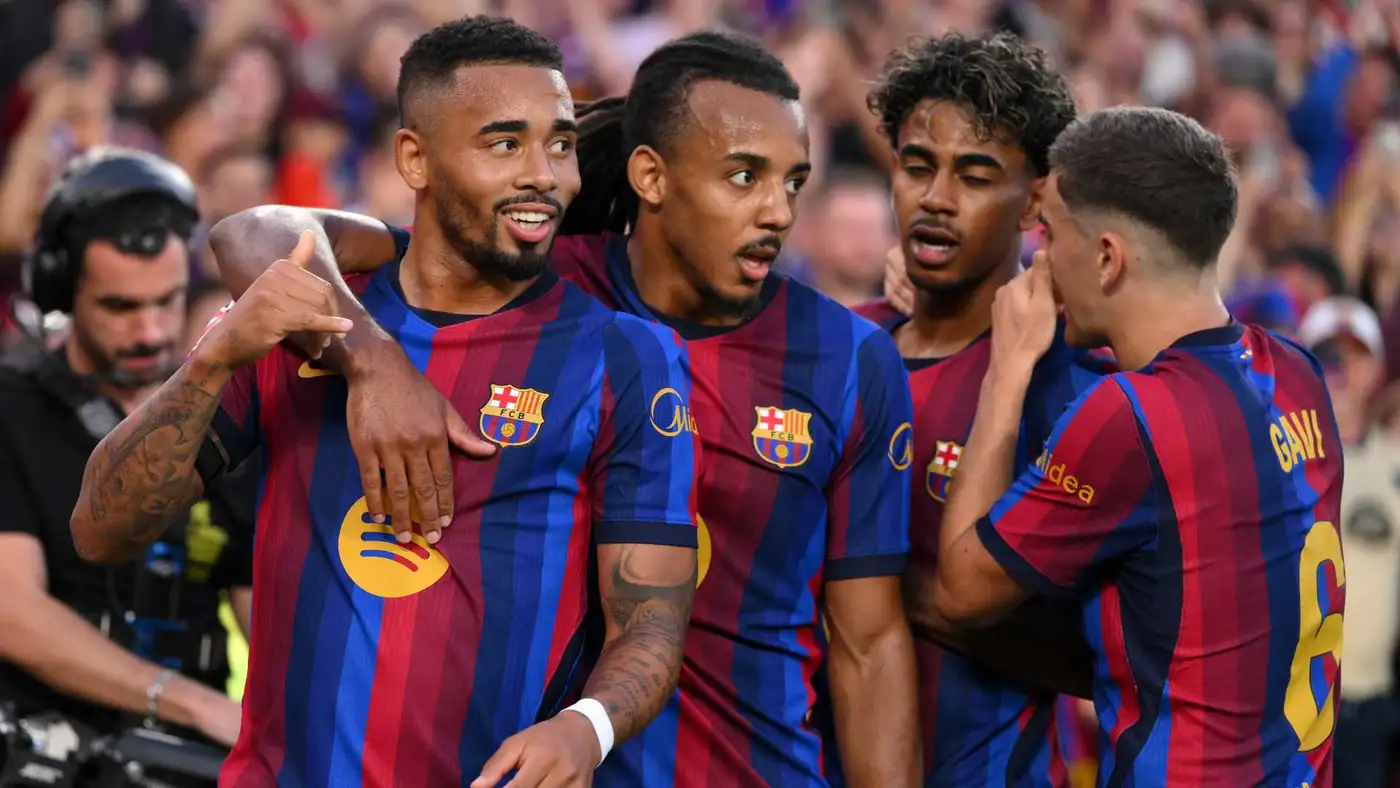 برشلونة يرفض المزايدة على موهبة مانشستر يونايتد