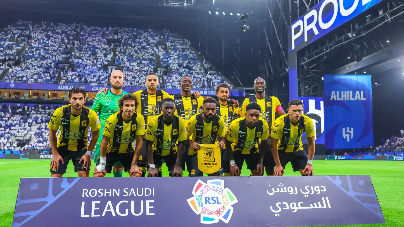 تشكيل الاتحاد الآسيوي: سيطرة أجنبية وظهور أول لفينالدوم
