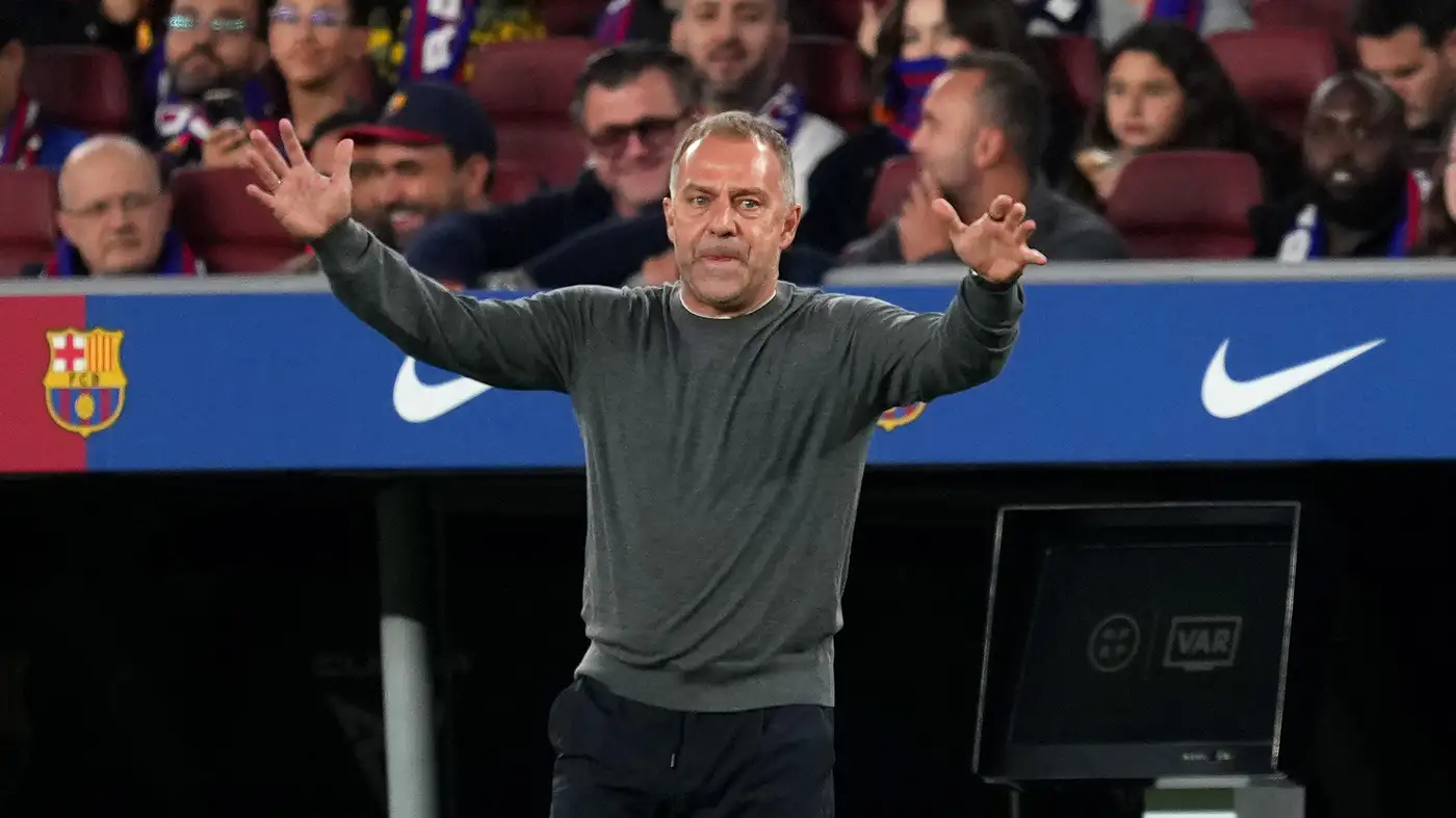 بعد الهزائم والإصابات.. برشلونة يبحث عن مدافع جديد