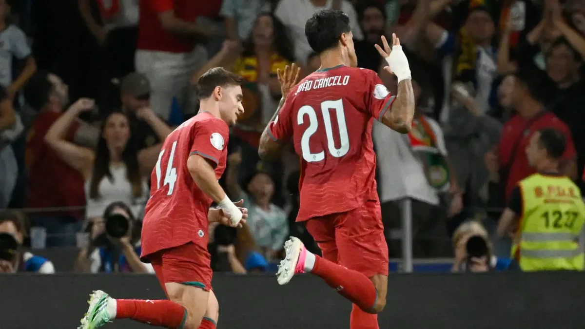 كانسيلو يحسم جدل عودة كريستيانو لمنتخب البرتغال