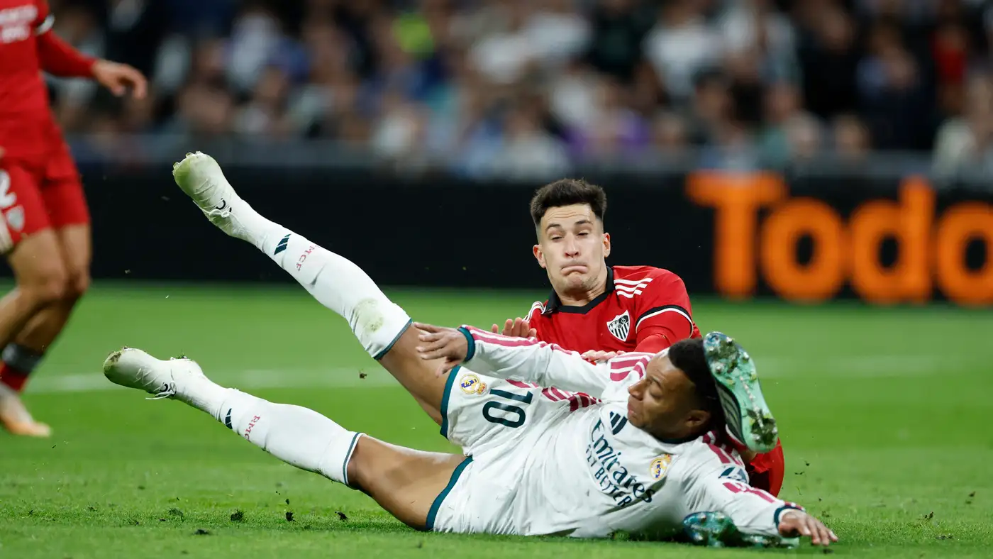 خبير تحكيمي يفتح النار على جودة النقل في الدوري الإسباني