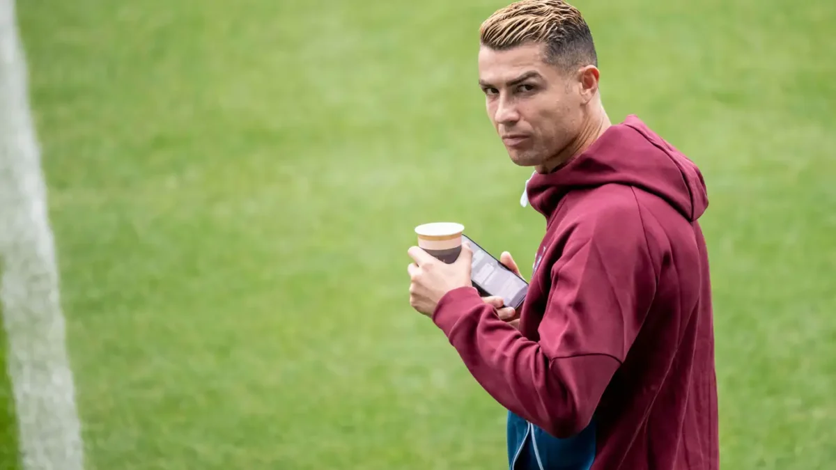 أزمة رونالدو وجيسوس تدفع اللاعب لمغادرة معسكر البرتغال