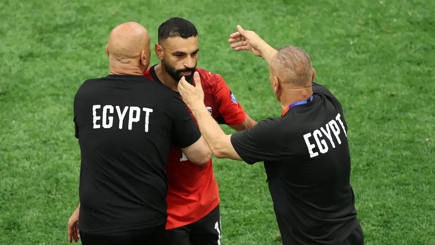 تحرك عاجل لاحتواء الأزمة بين محمد صلاح وحسام حسن