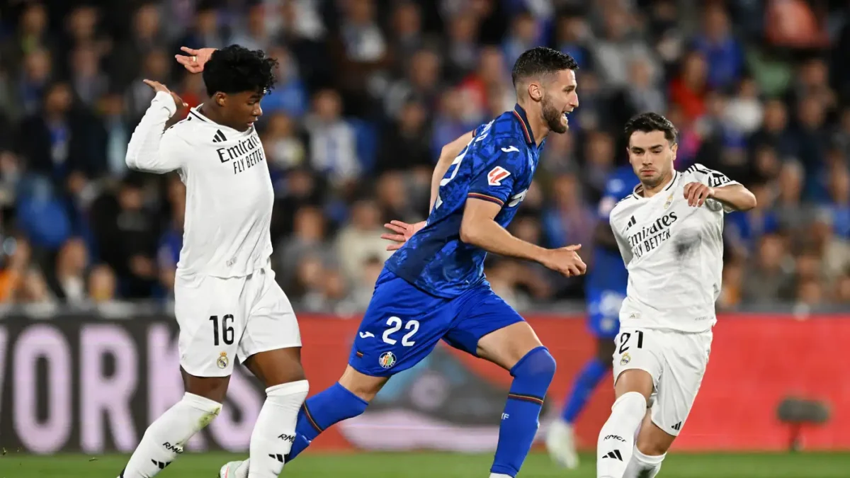 ميلان يستهدف إندريك وإيناسيو في ميركاتو الشتاء