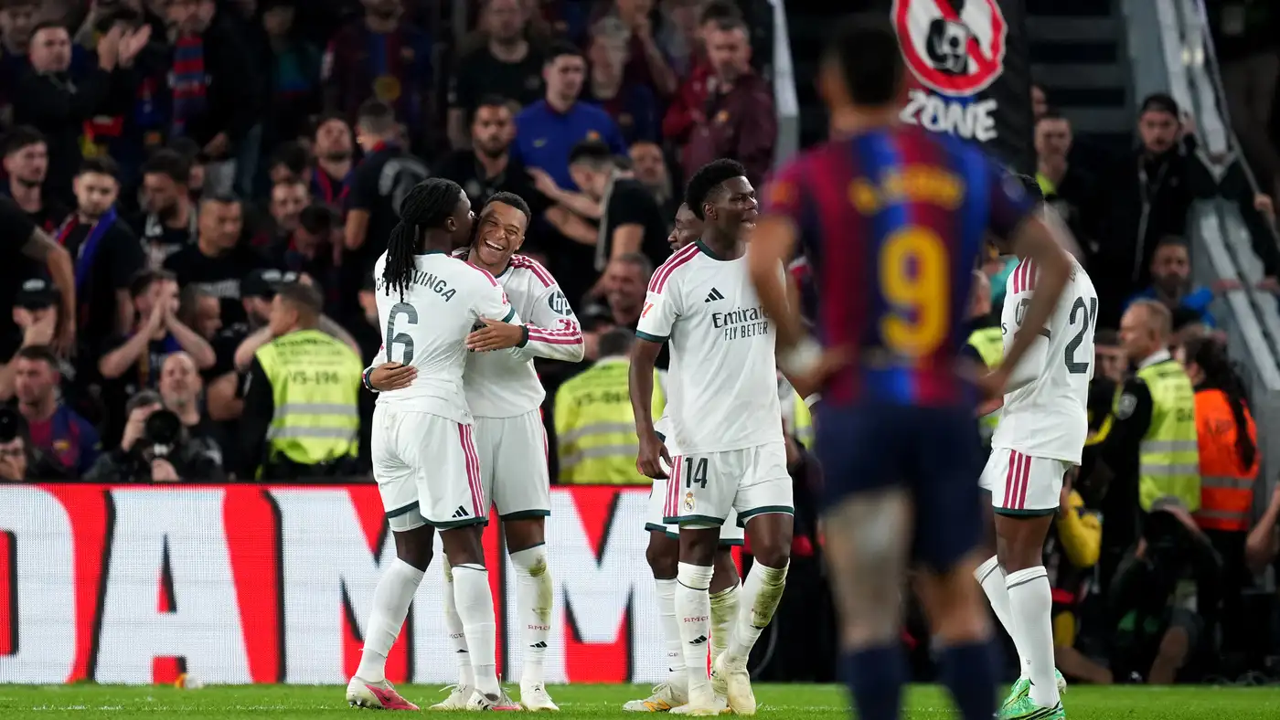 برشلونة يغلق مدرج تشجيعه بعد واقعة كامافينجا