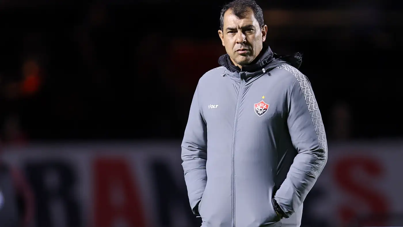 لماذا هاجم مدرب الفيحاء حكم مباراتهم ضد الأهلي؟