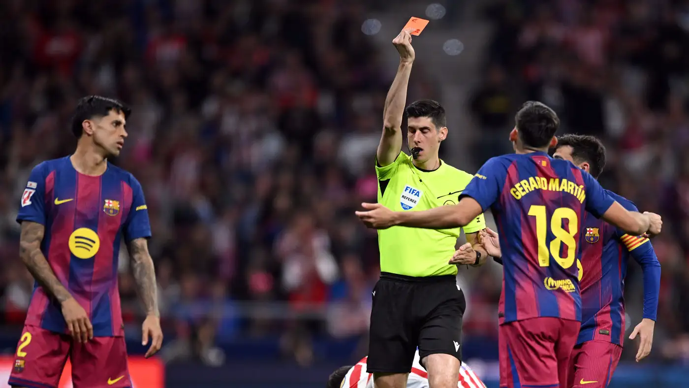 أصغر حكم يدير موقعة ريال مدريد وإشبيلية وجدل في الـ VAR