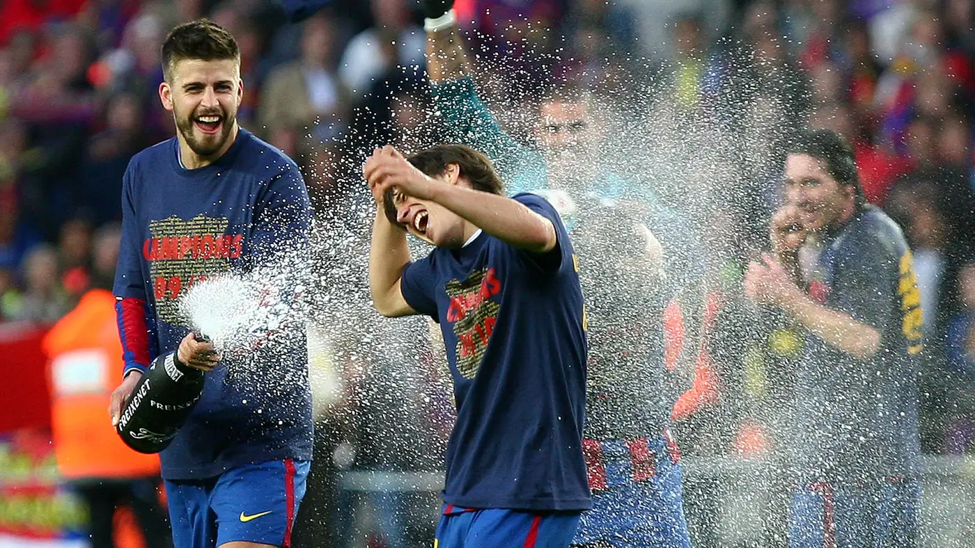 بيكيه يتوقع نتيجة الكلاسيكو ويصف برشلونة بالأفضل في العالم