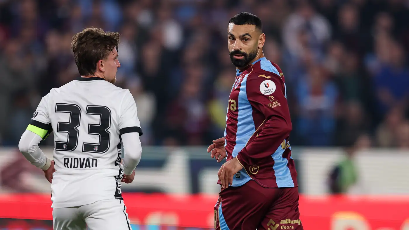 تيفو مثير لمشجع يبرز محمد صلاح بقمة تركيا
