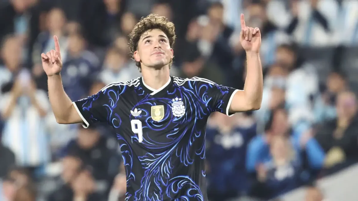 استراتيجية جديدة لخوليان ألفاريز تمهيدًا للرحيل عن أتلتيكو مدريد