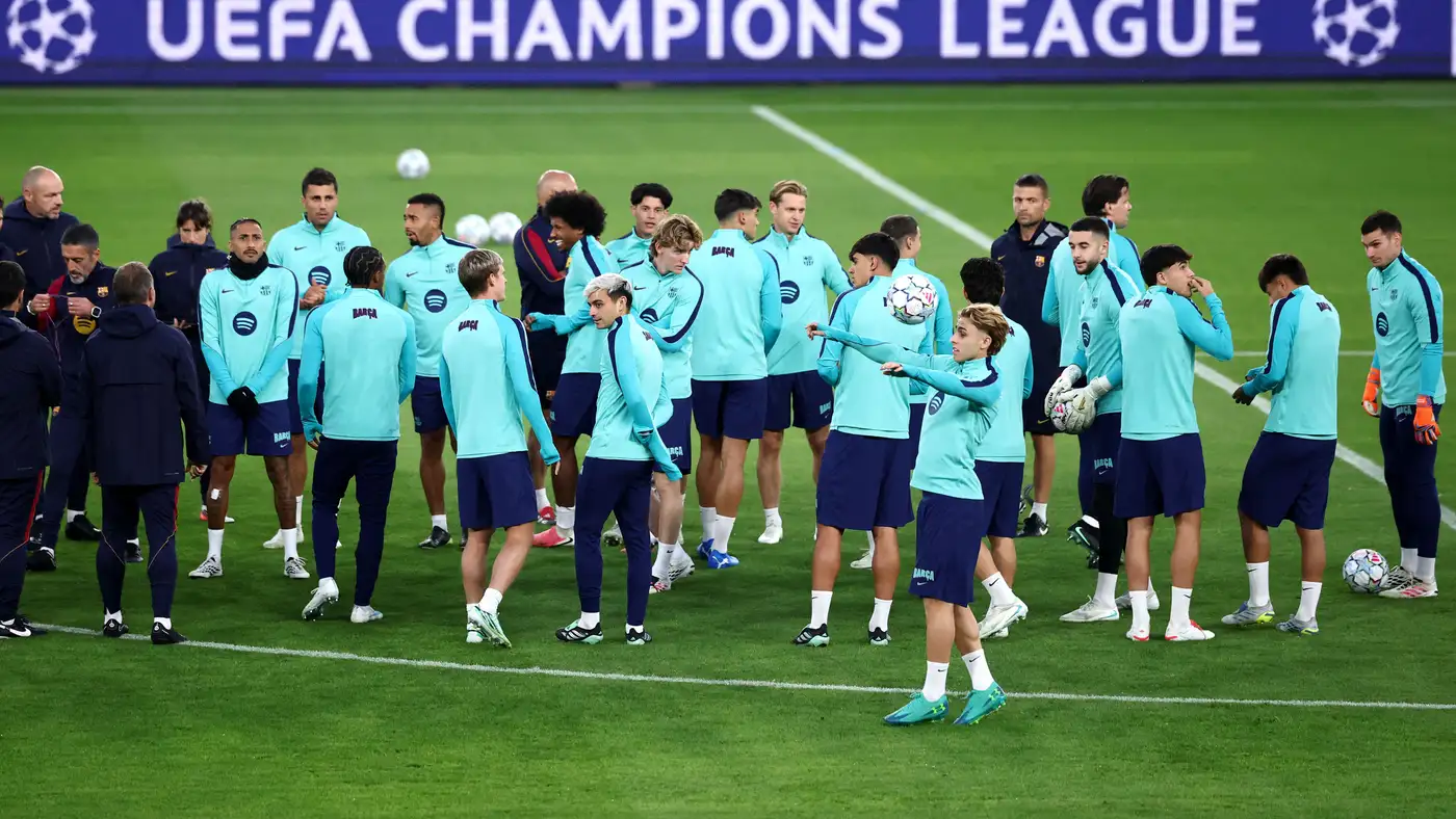 سبب ارتداء برشلونة قميصه القديم أمام سان جيرمان