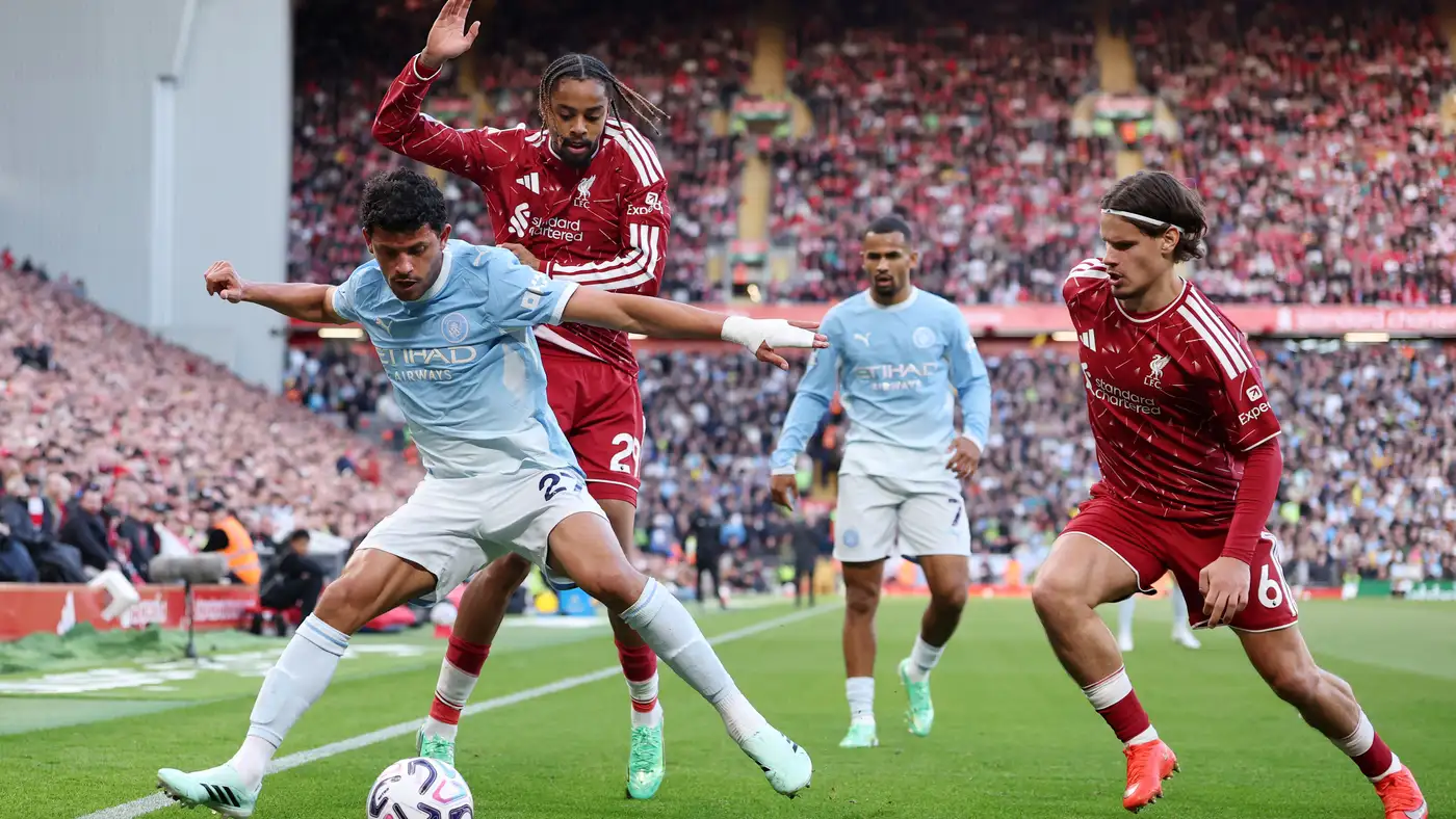 جماهير ليفربول تستقبل مانشستر سيتي بصيحات الاستهجان