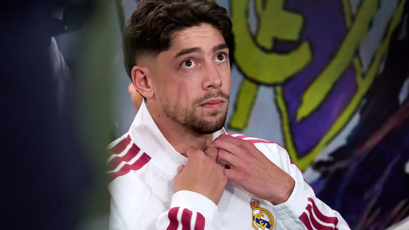 أساطير ريال مدريد يحسمون الجدل حول مركز فالفيردي